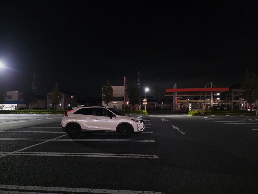夜の駐車場